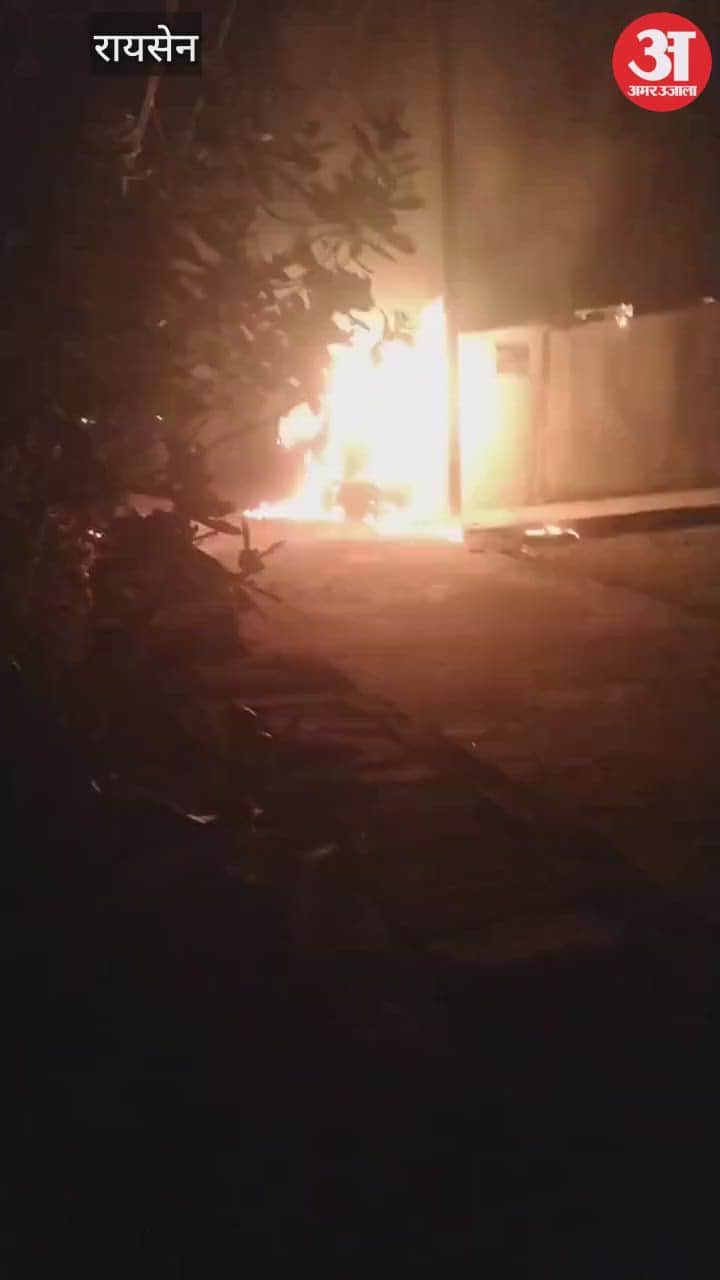 Raisen News: Panic after cylinder explodes in Maruti van parked in residential area, major accident averted