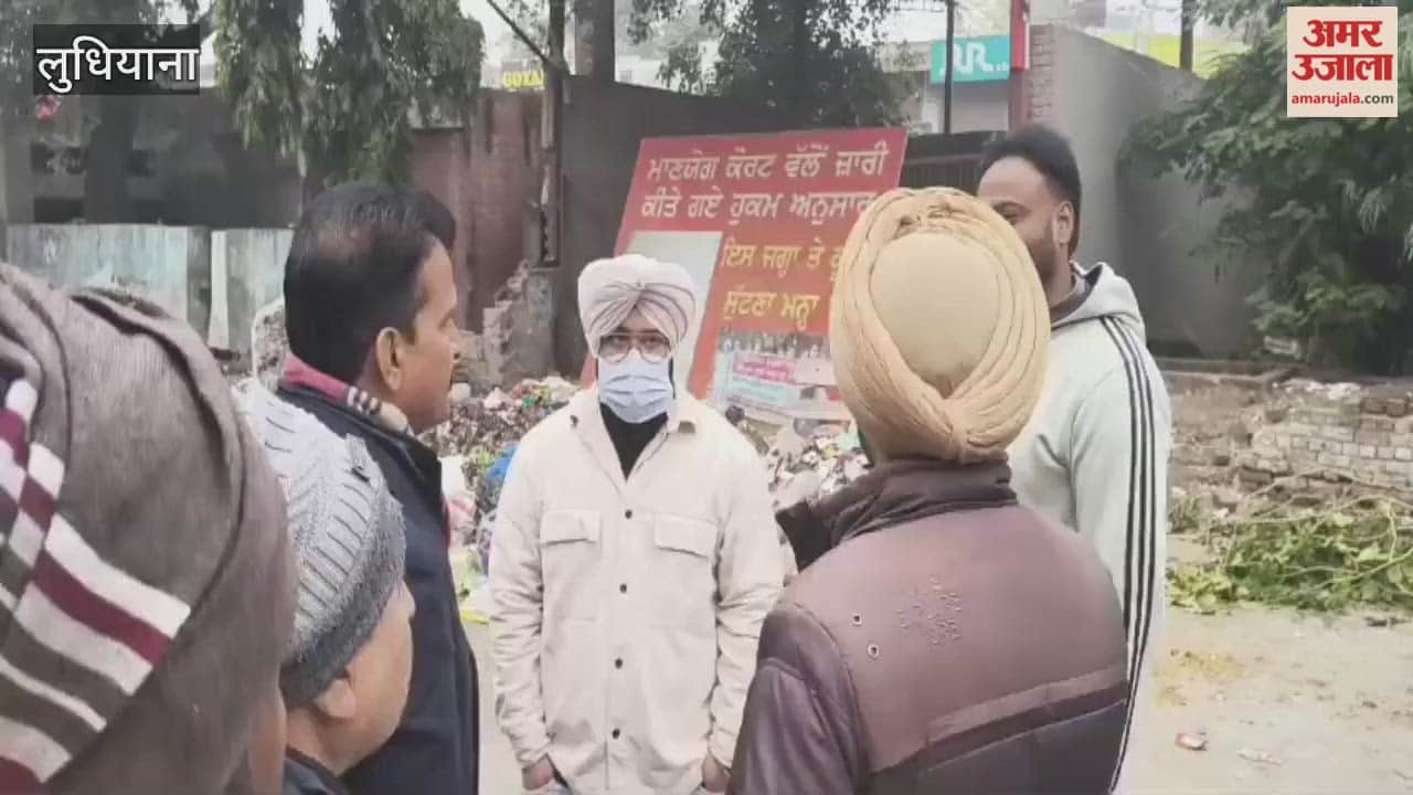 Shopkeepers in Jagraon protested against the arbitrary actions of the municipal council and staged a sit-in.