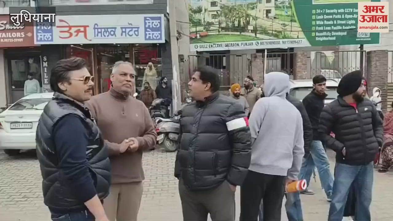 Women blocked the Barnala-Jalandhar highway in Jagraon to protest against the piles of garbage.