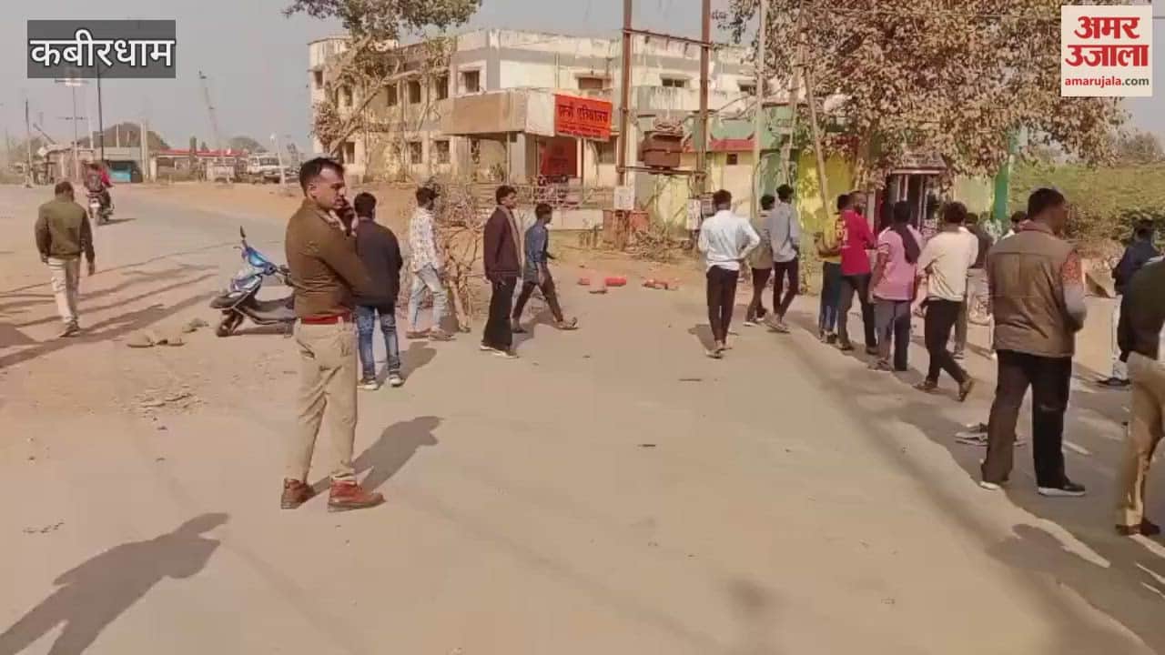 truck ran over a motorcyclist killing him on the spot in Kabirdham