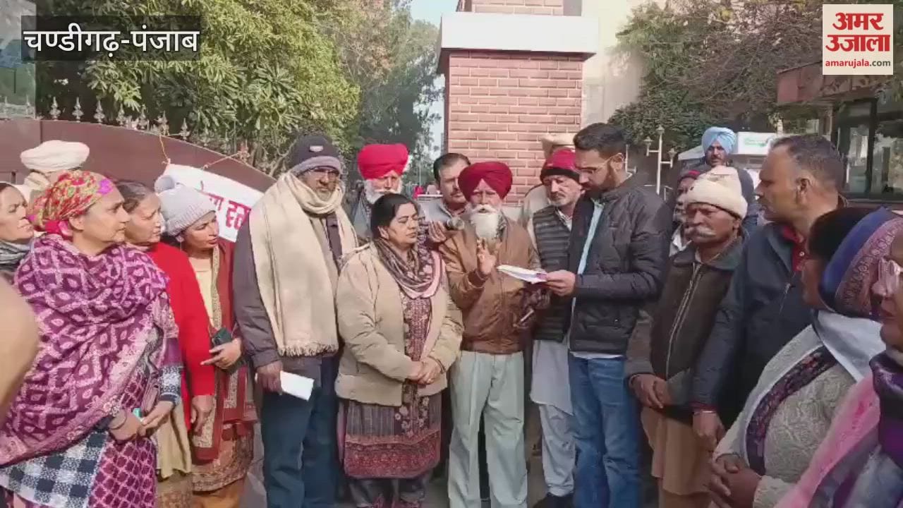 Joint front of rural and farm labor organizations stages protest in front of the DC office in Hoshiarpur