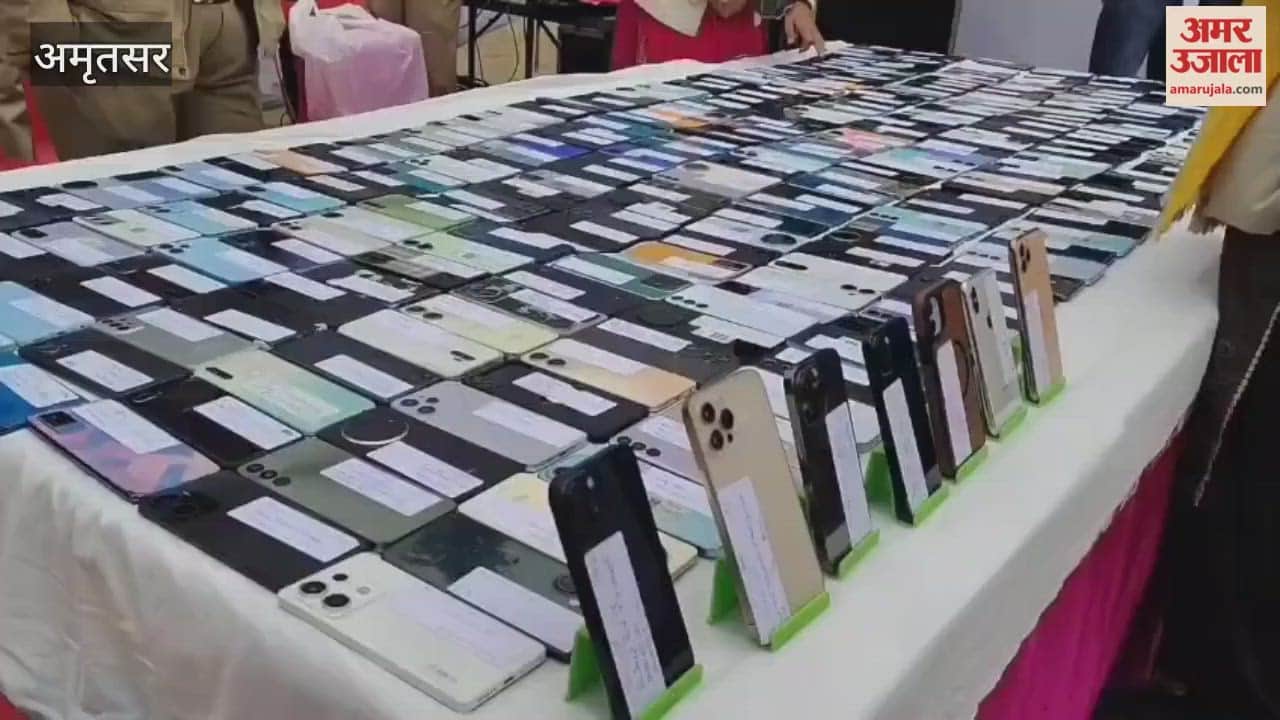 Amritsar Police found 300 mobile phones and returned them to their owners