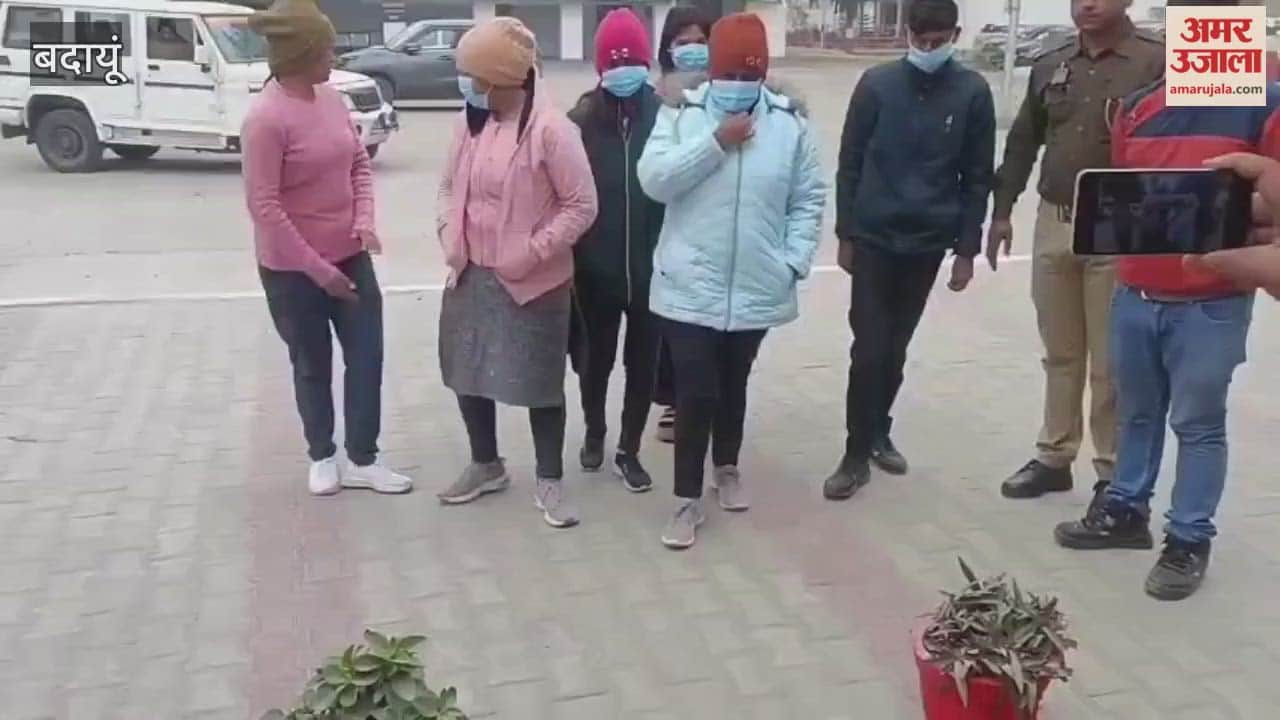 gang involved in fraud has been busted five accused in Budaun