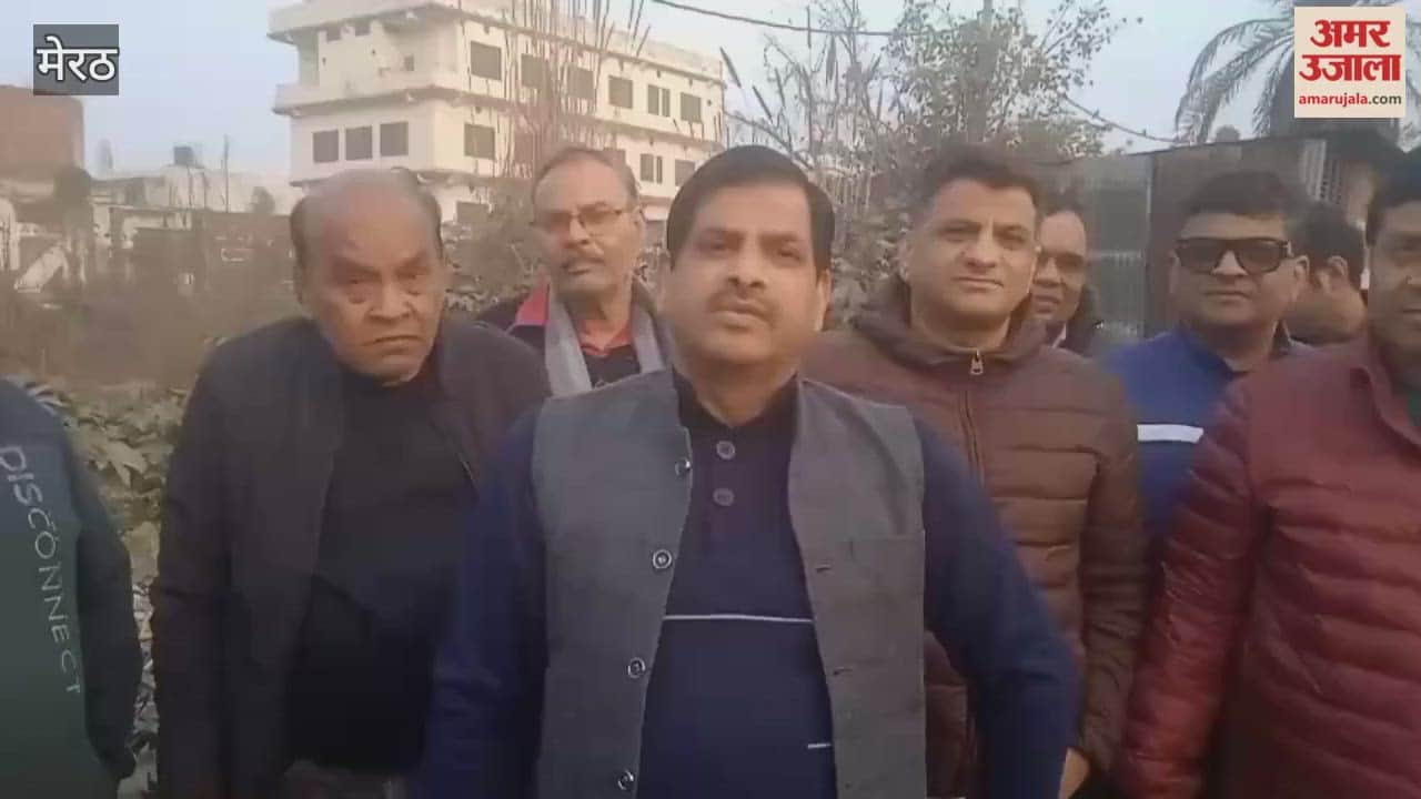Officials of the Major Dhyan Chand Nagar Industry Association staged a protest over dilapidated roads and poor sanitation.