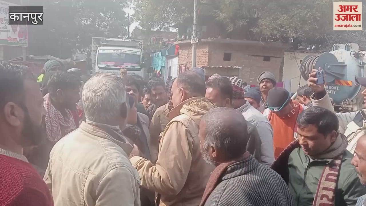 Waterlogging-affected residents surround engineer and contractor