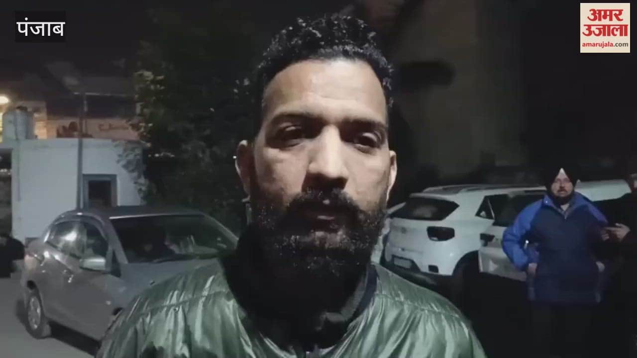 A motorcycle parked outside a house in Taru Ka Wada neighborhood of Phagwara was stolen.