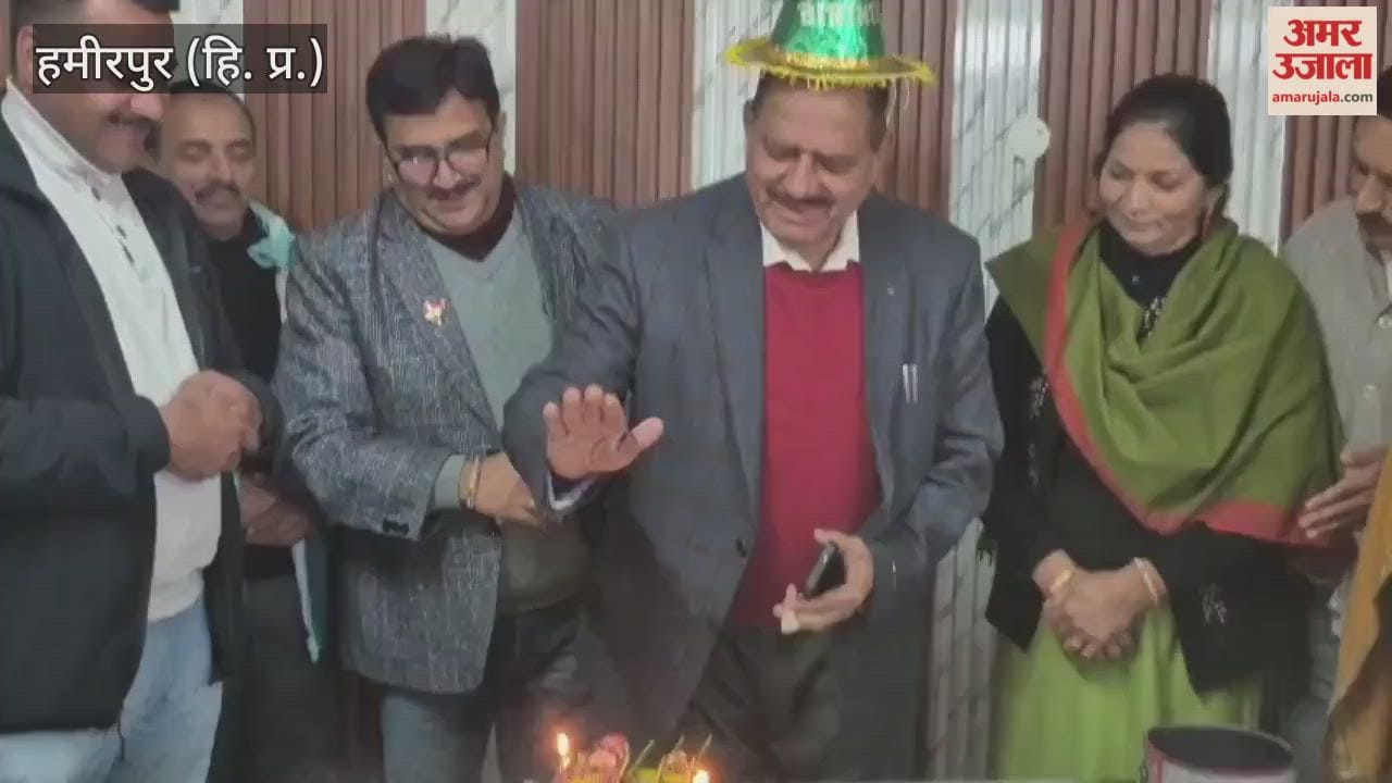 Hamirpur Party workers celebrated the MLA birthday at the guesthouse