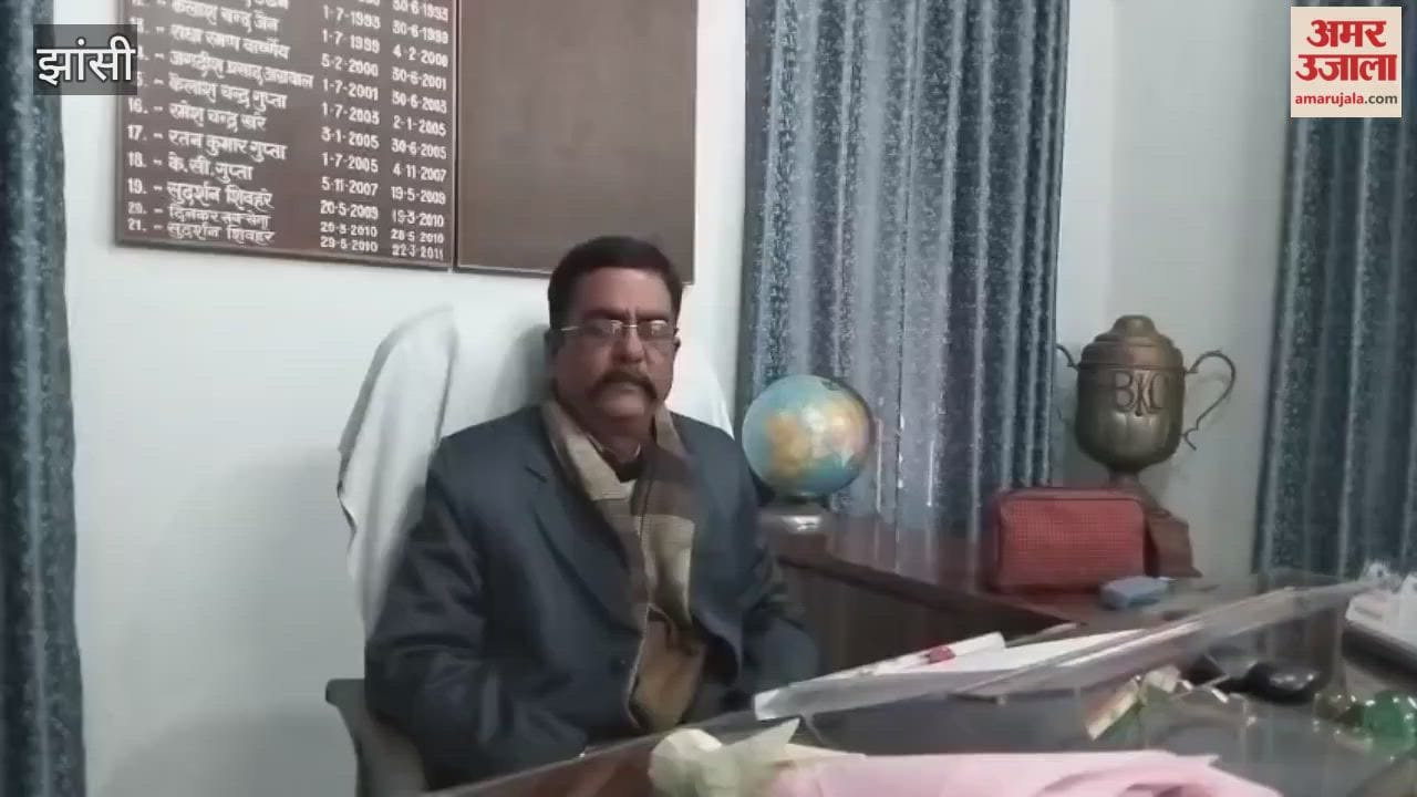 Principal of Jhansi Bipin Bihari College said, “As a student, I used to read the newspaper daily, which improves my vocabulary and confidence.”