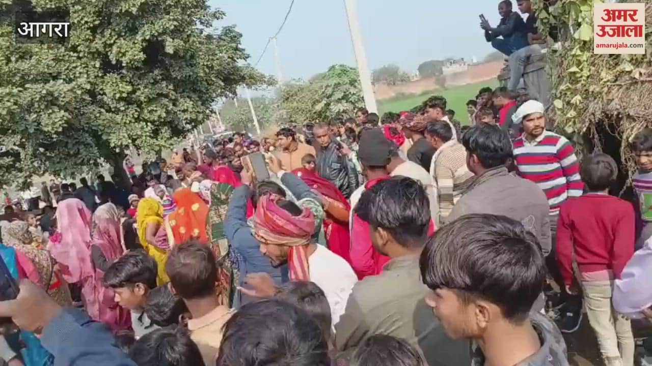 Women Vandalise Country Liquor Shop in Agra’s Kheragarh Bottles Smashed and Thrown Out