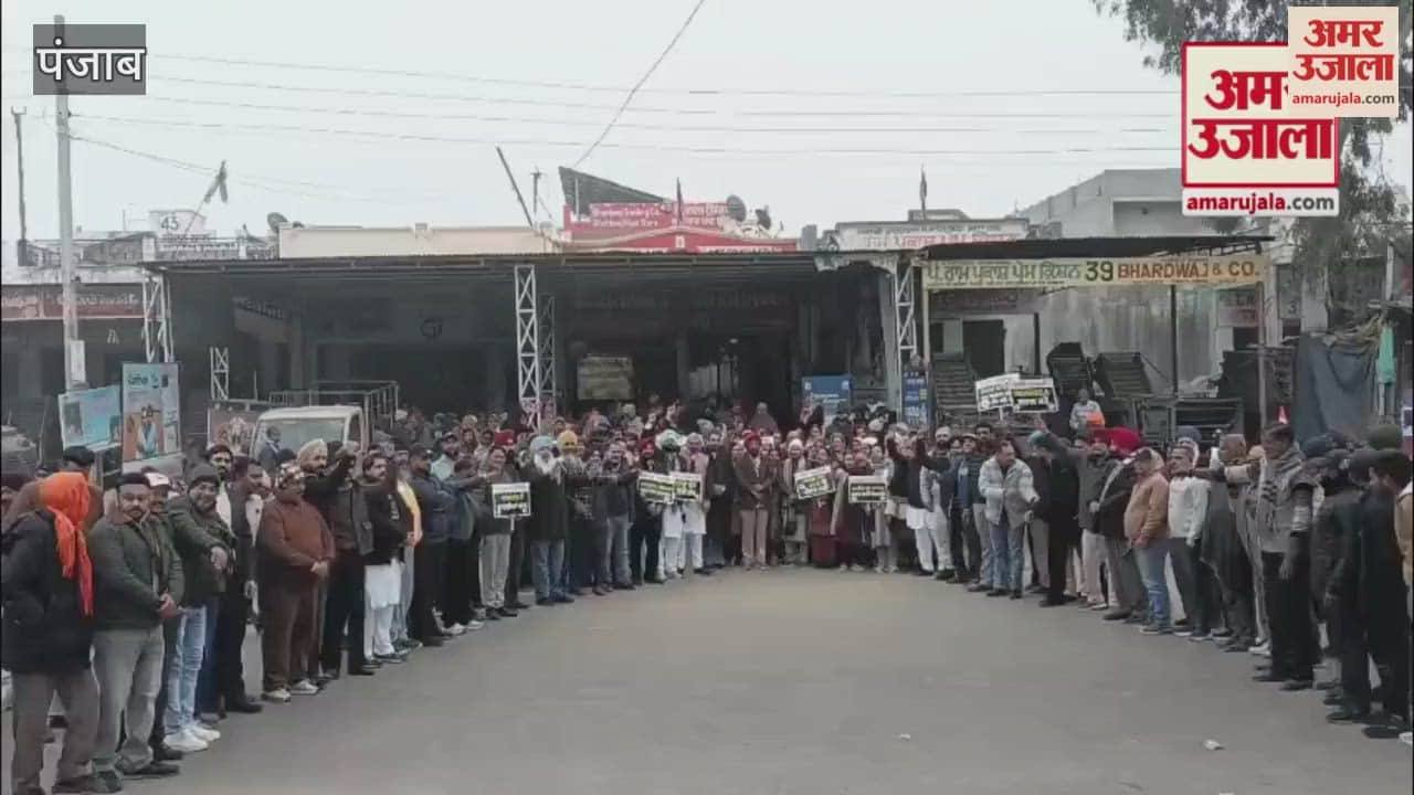 A group of Congress workers, led by Phagwara MLA Balwinder Singh Dhaliwal, left for the Balachaur rally.
