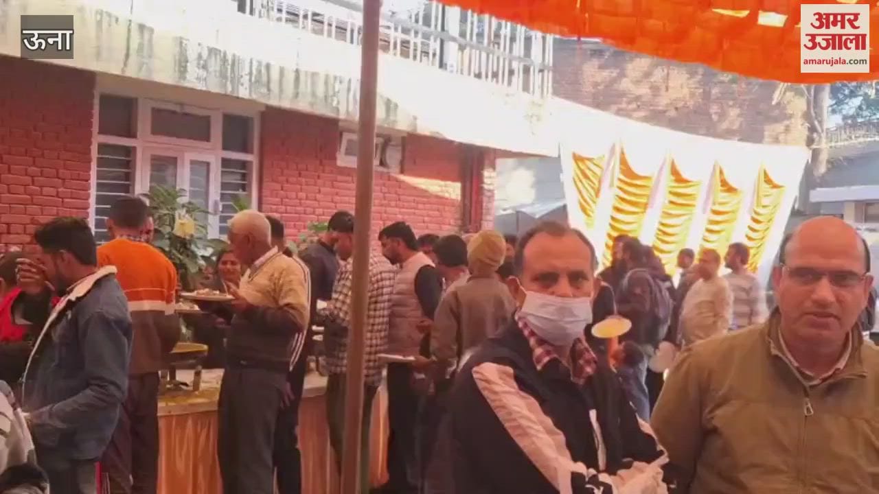 Una An annual community feast was organized at the Amb court complex