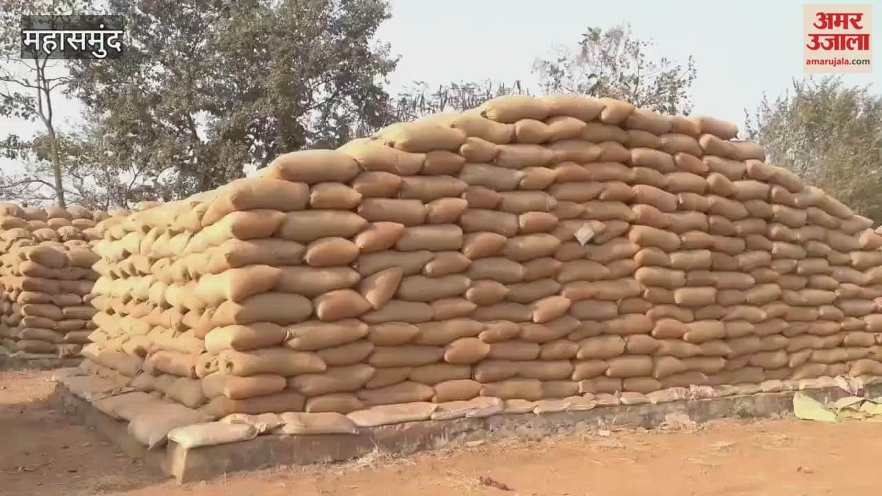 More than 40 lakh quintals of paddy are piled up at 182 centers in Mahasamund