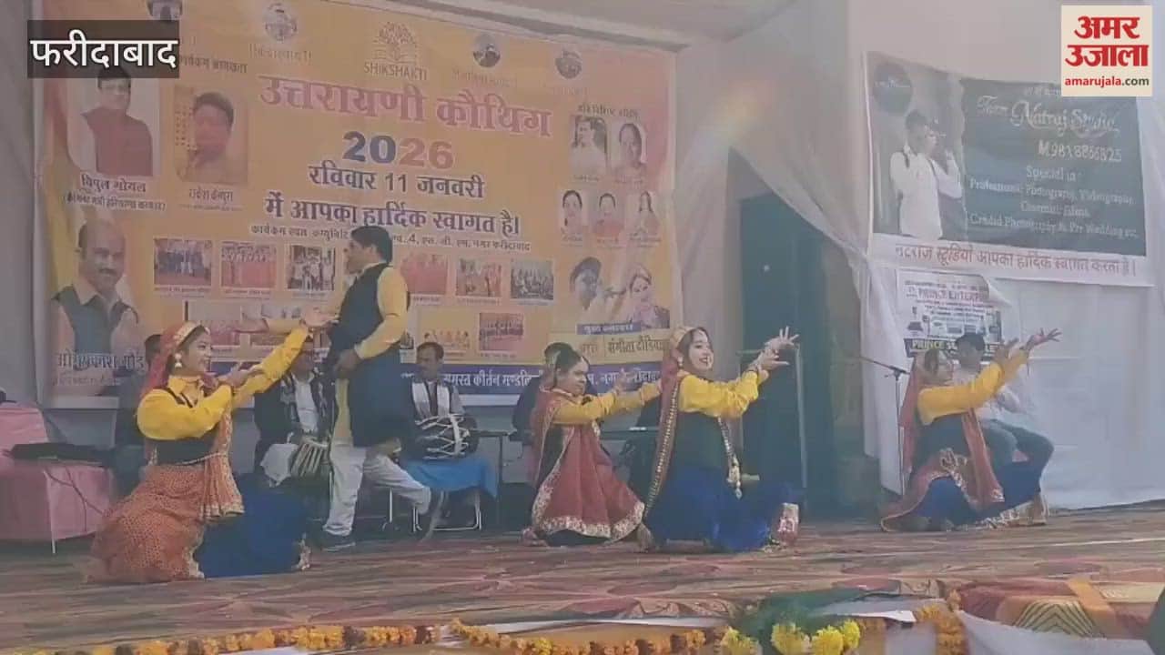 Artists performing a prayer to Ganesha at the Uttarayani Kauthig festival