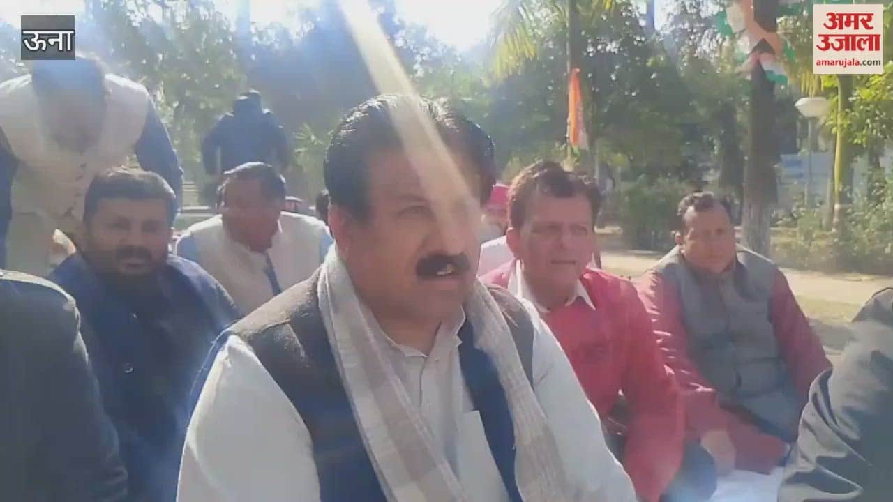 Una Fast program organized under MGNREGA Bachao Sangram under the banner of District Congress Committee at MC Park of Municipal Corporation