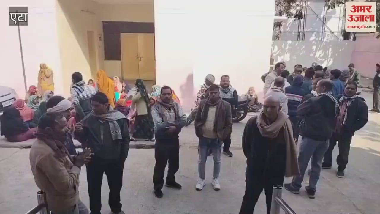 hree people died in collision between two motorcycles in etah