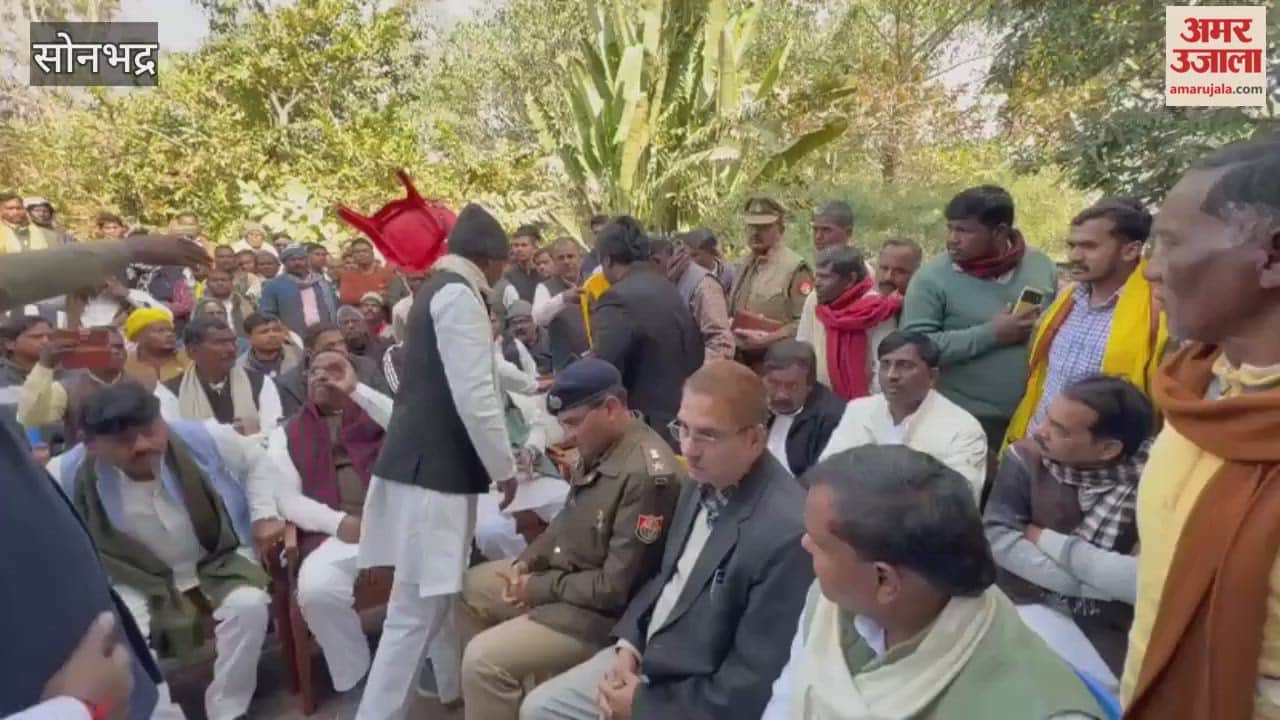 Vijay Singh Gond given final farewell under socialist flag massive crowd gathered