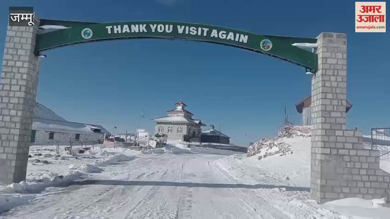 Due to fresh snowfall in the Pir Gali, Dabjan, and Kak Ghulam areas of the historic Mughal region in Shopian