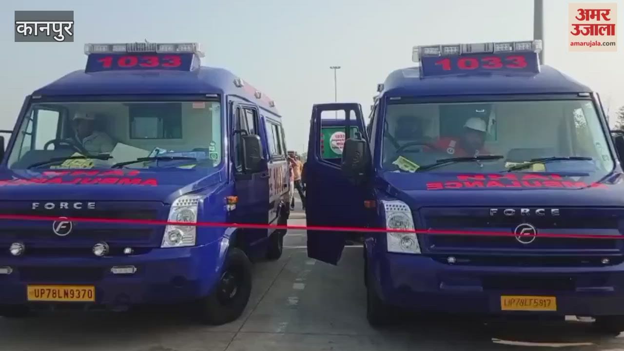 Kanpur: Two ambulances deployed for accident victims on the highway