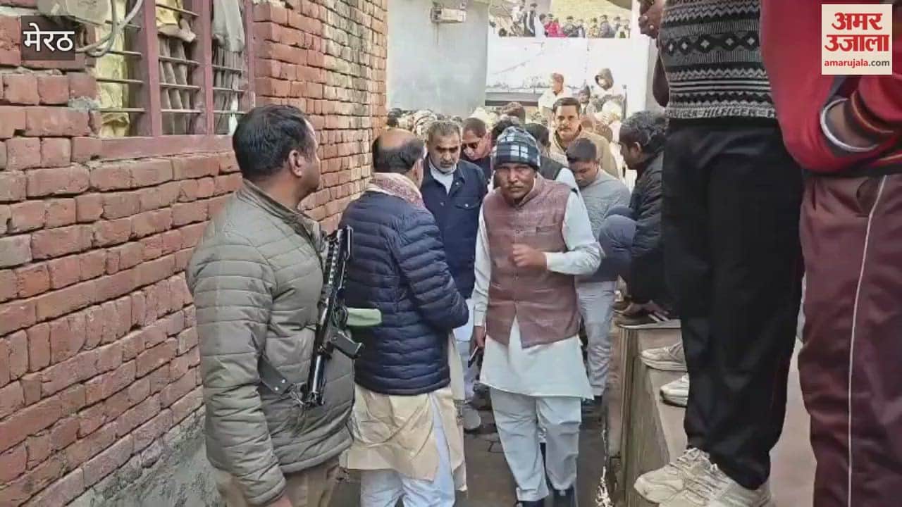 Meerut: Sanjeev Baliyan reached Kapsaad, gave assurance to the victims