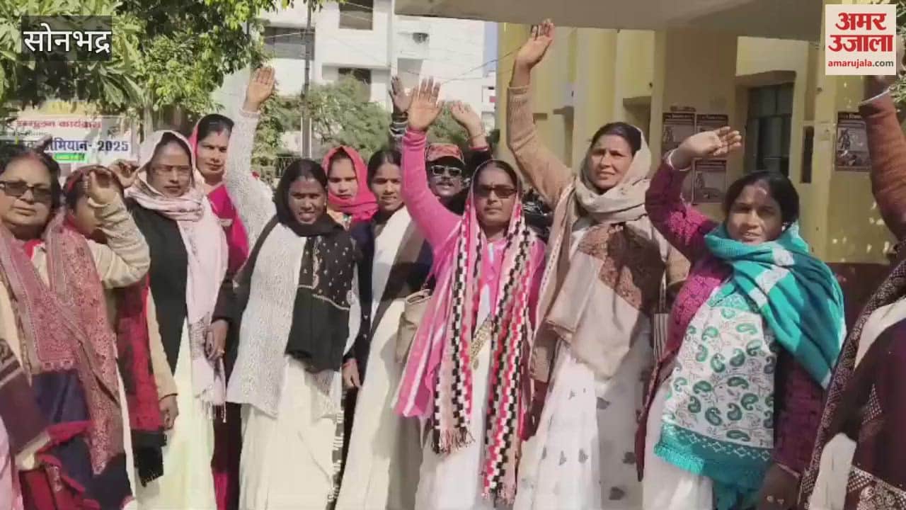 ASHA workers staged protest accused CHC superintendent of harassment