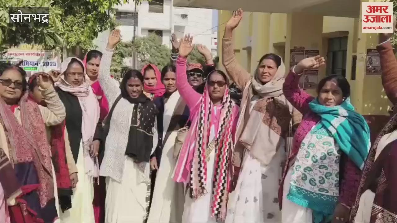 ASHA workers staged protest accused CHC superintendent of harassment