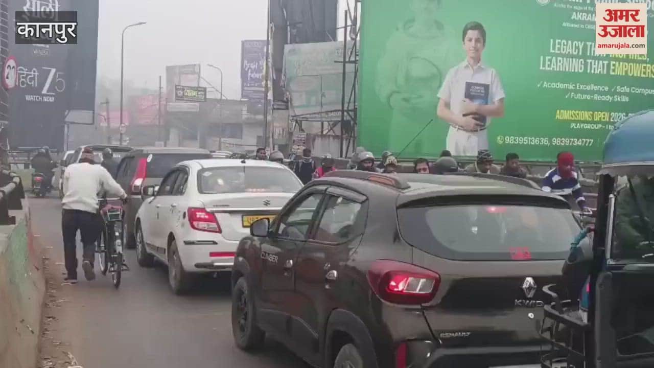 People struggled with a one-hour traffic jam on new Ganga bridge; an ambulance was also stuck