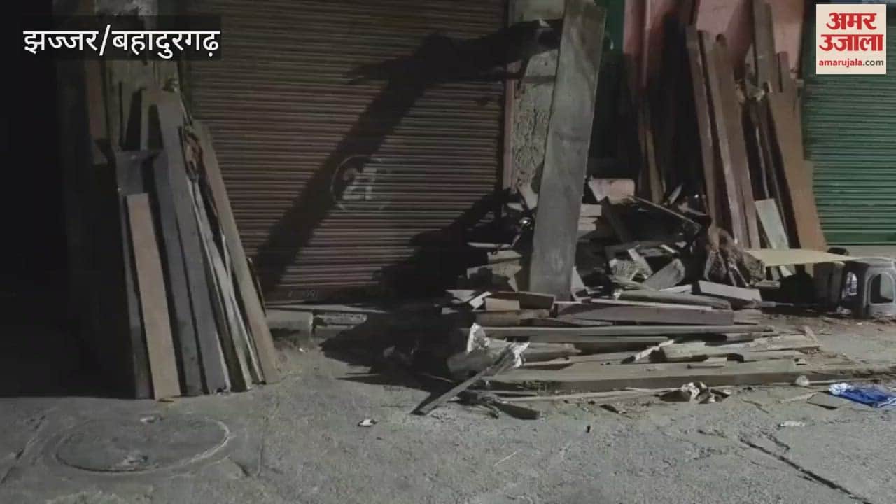 In Beri, Jhajjar, the municipality has sent notices to those who have encroached upon the Kathmandi area.