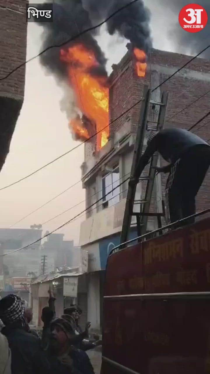 A massive fire broke out in a furniture warehouse due to a short circuit, causing losses worth lakhs.