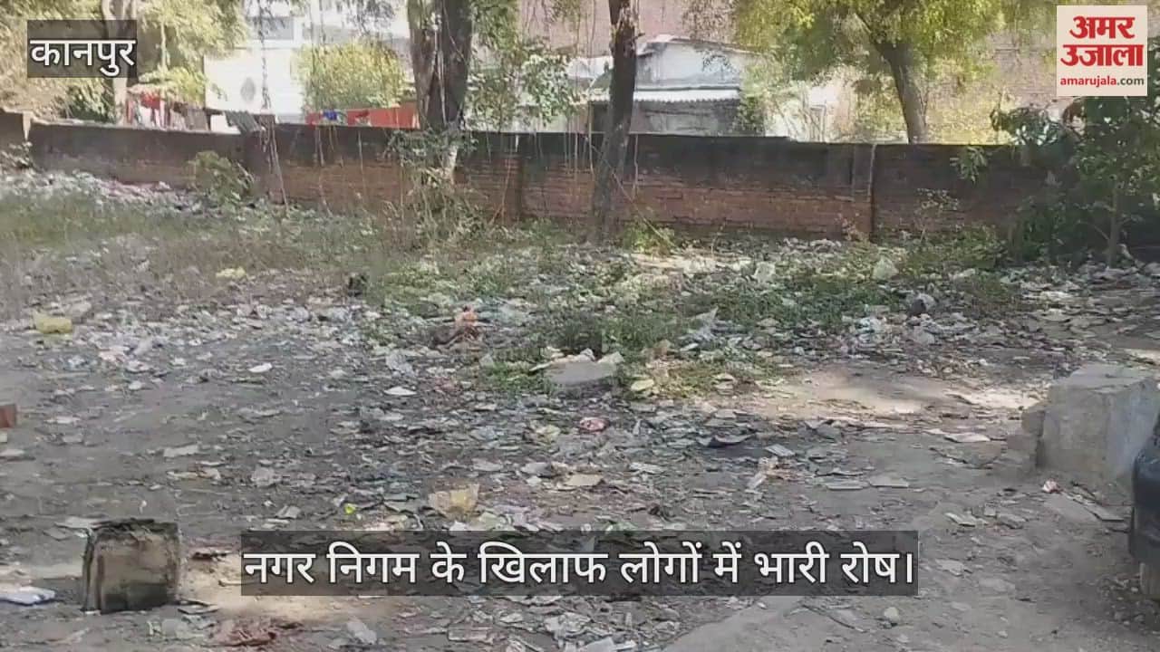 कानपुर: सिद्धा माता मंदिर के सामने कूड़े का अंबार; बदबू से श्रद्धालुओं का दम घुट रहा