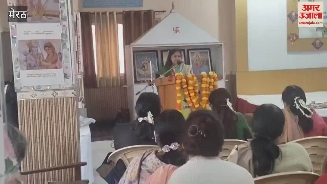 Meerut: The New Year, Lohri, and Makar Sankranti festivals were celebrated by the Yoga Culture Committee