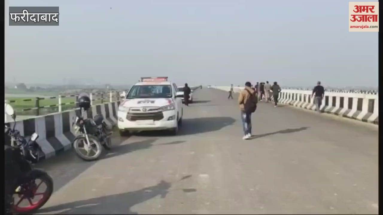 Youth falls into Yamuna river in accident on Manjhawali bridge