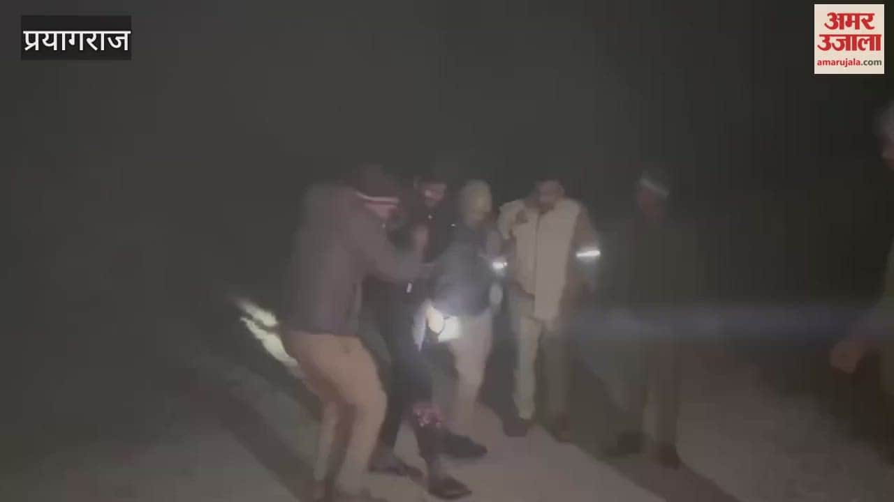 Police arrested two robbery accused in an encounter in Phulpur, one was shot in the leg.