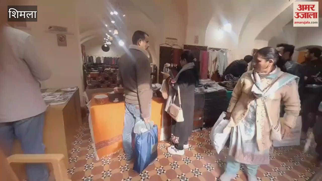 Shimla Exhibition of woolen products starts at Gayeti Theatre crowd of people