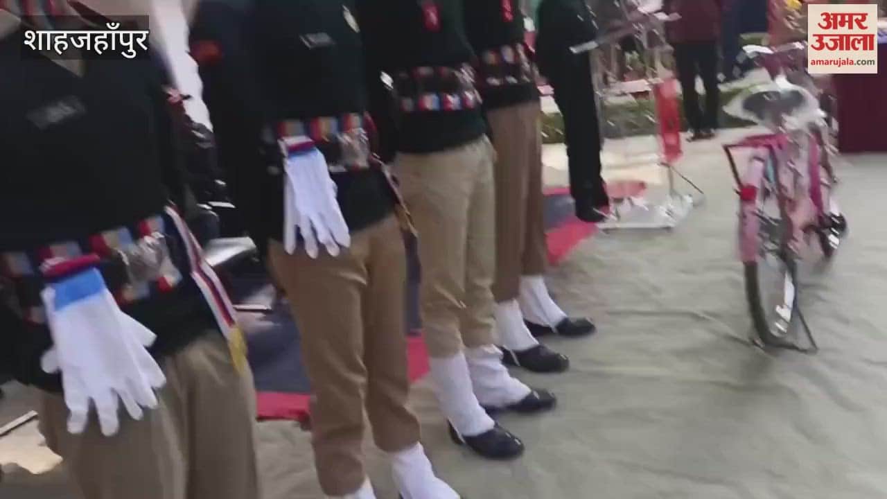 ex-serviceman distributed bicycles to 30 students in Shahjahanpur