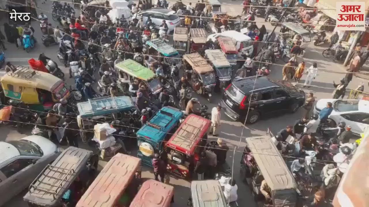 Meerut: Jam in front of SP City office at Ghantaghar intersection