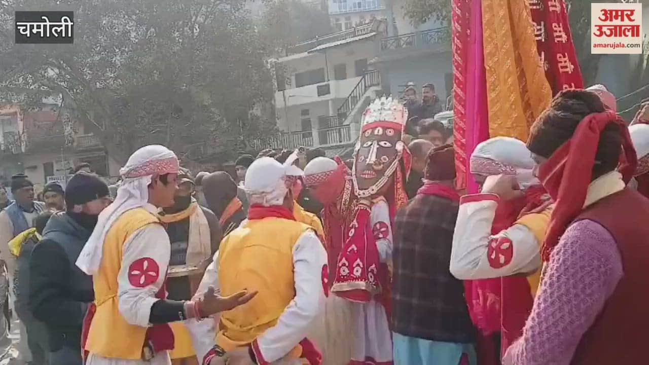 procession of Chandika Devi from Jilasoo toured the town; tomorrow she will take a dip in the Ganges.
