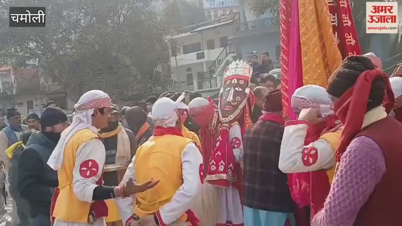 procession of Chandika Devi from Jilasoo toured the town; tomorrow she will take a dip in the Ganges.