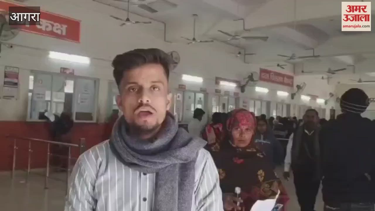 huge crowd gathered at OPD of SN Medical College in agra