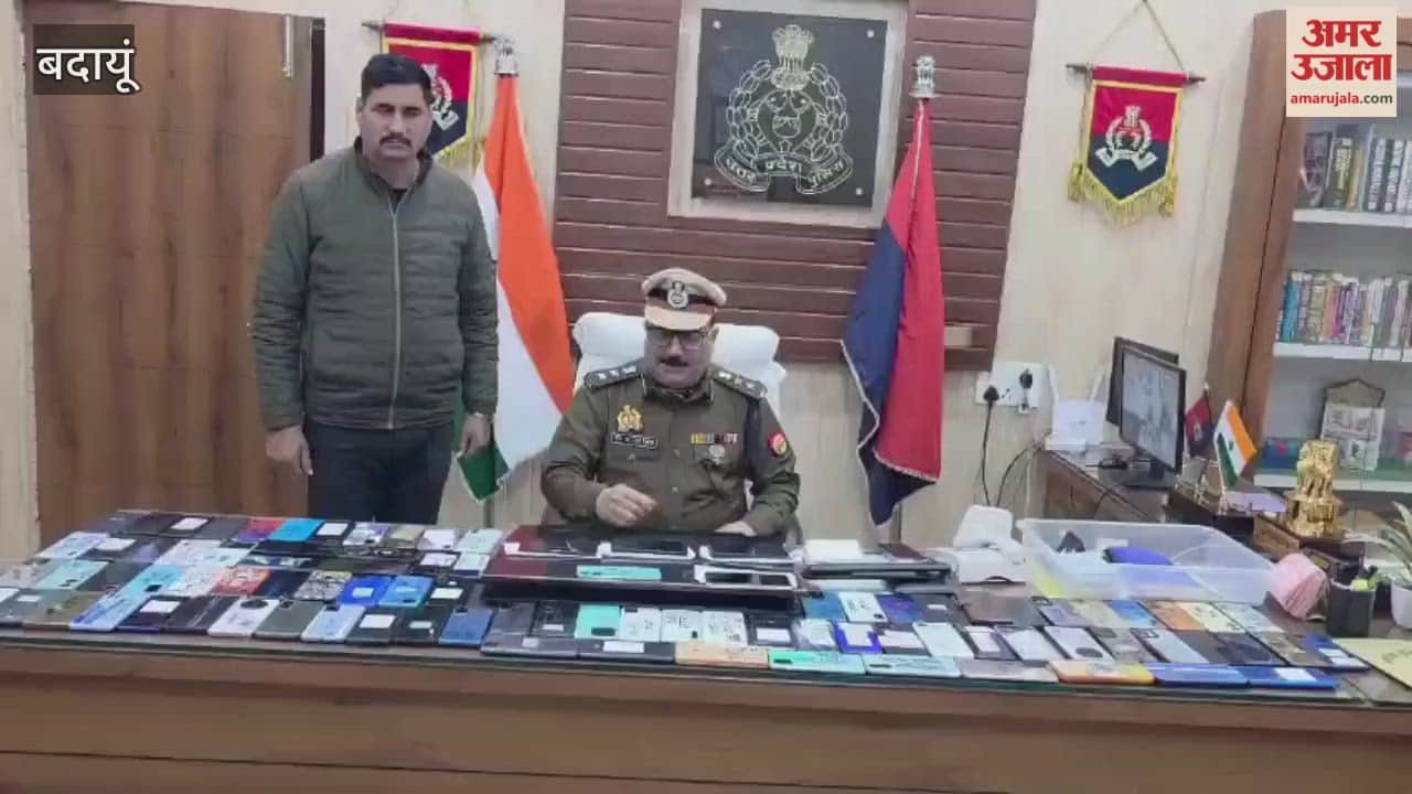 120 lost mobile phones recovered in Badaun, handed over to their owners