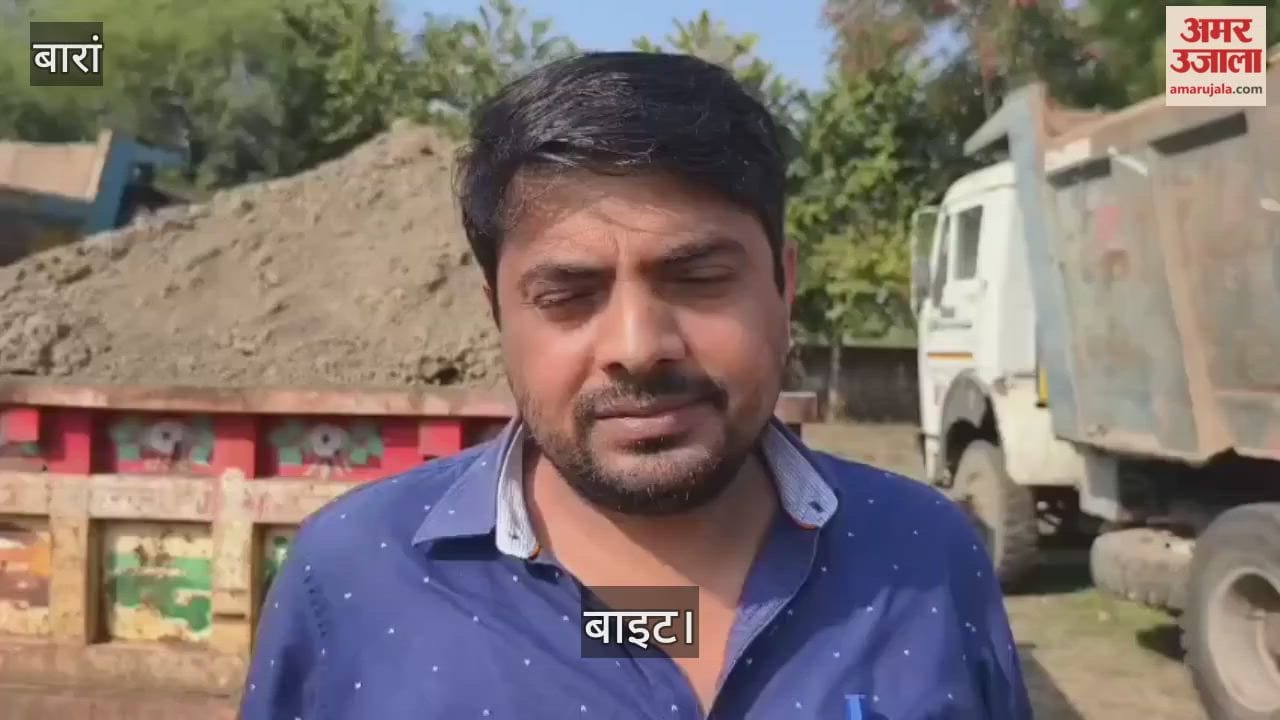 Baran Police raided sand market in Baran and seized 8 tractor trolleys loaded with illegally mined sand