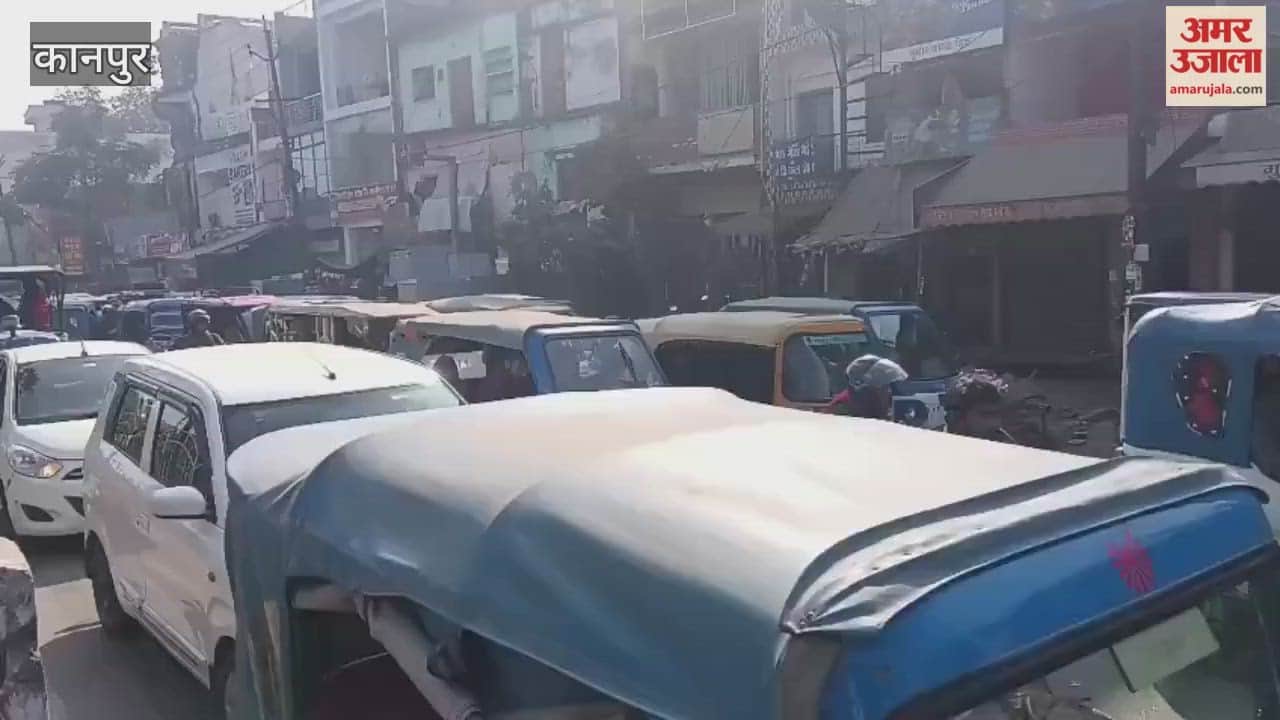 Traffic jam near Naveen Gangapul intersection causes inconvenience to commuters