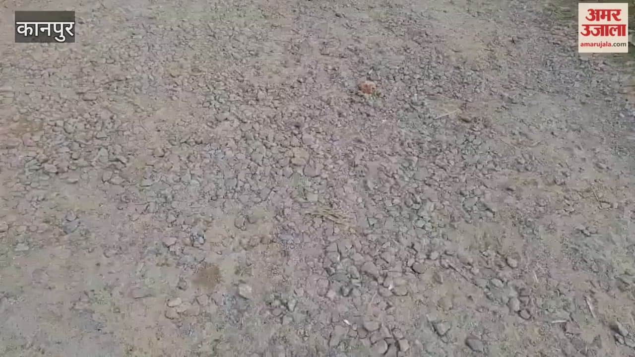 Asphalt disappears from the road between Behta Buzurg and Lakhankheda villages