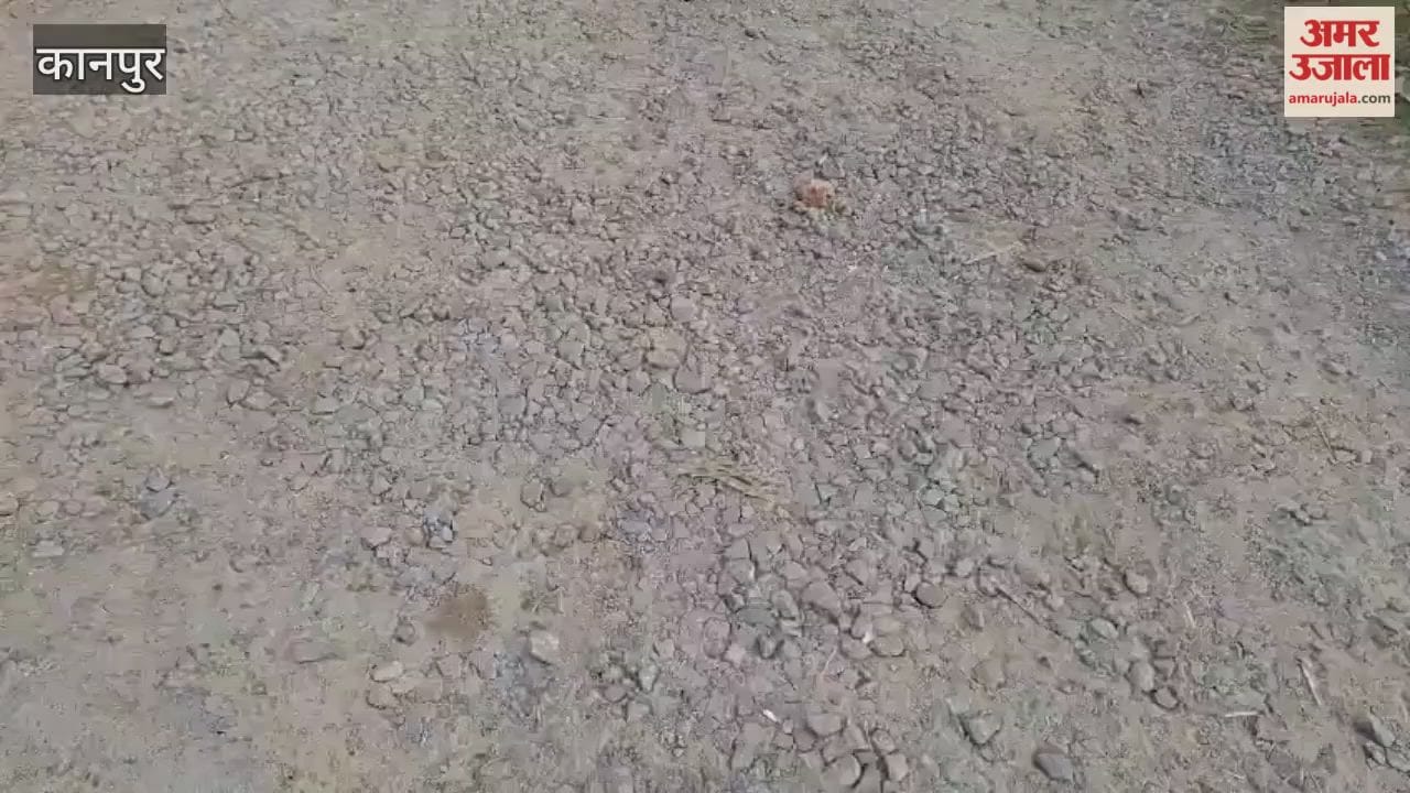 Asphalt disappears from the road between Behta Buzurg and Lakhankheda villages
