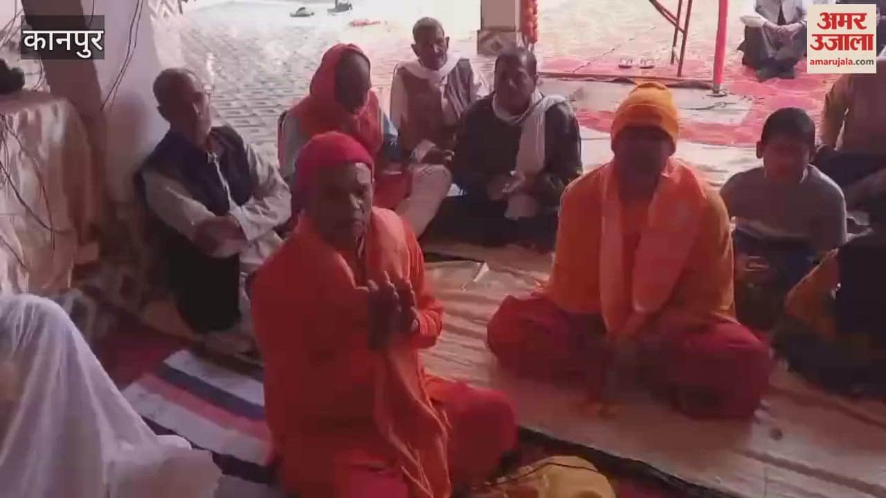 During the Shri Ram Katha, the narrator, Sarveshwari Devi, narrated the story of Sita's swayamvar