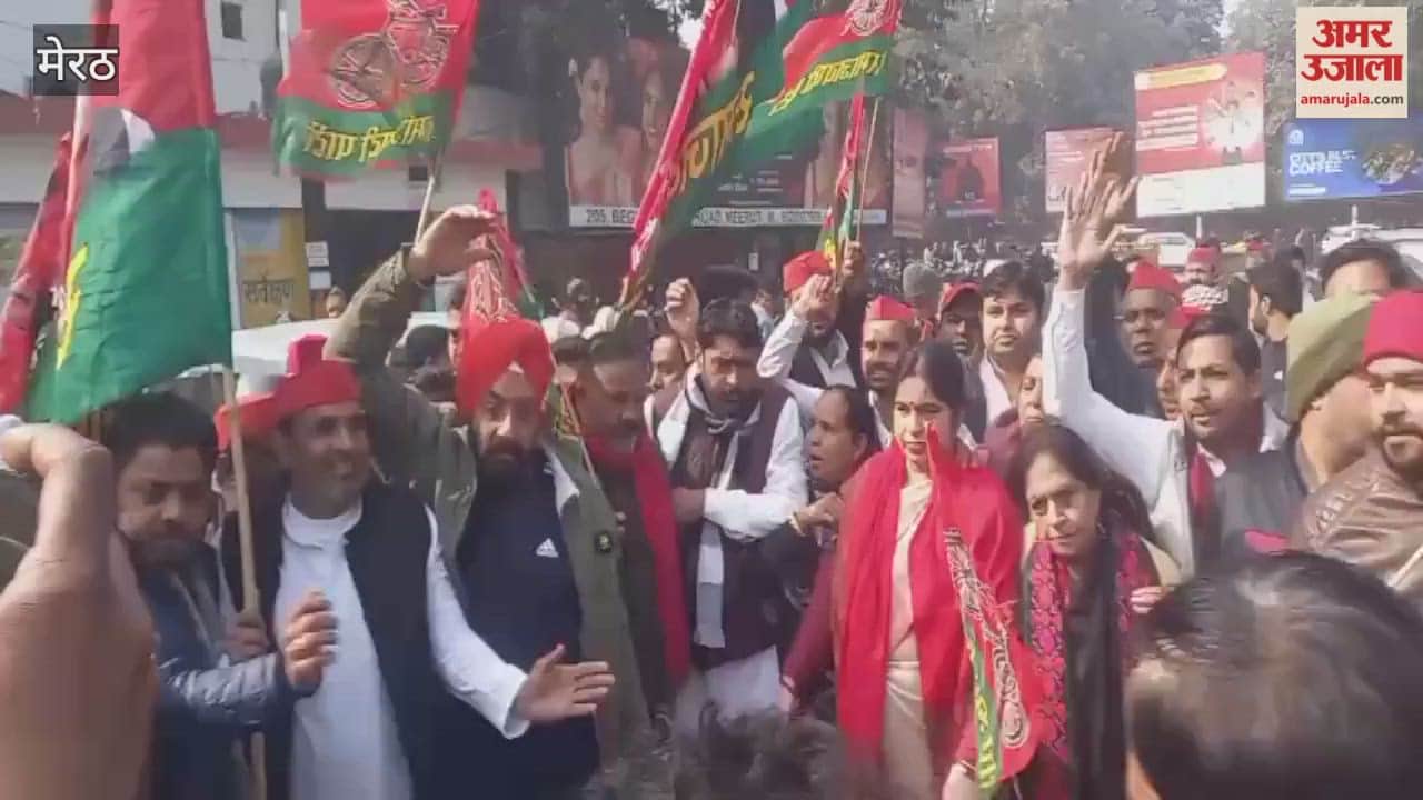 Meerut: SP Workers Protest at Collectorate Demanding Arrest of Sonu Kashyap’s Killers