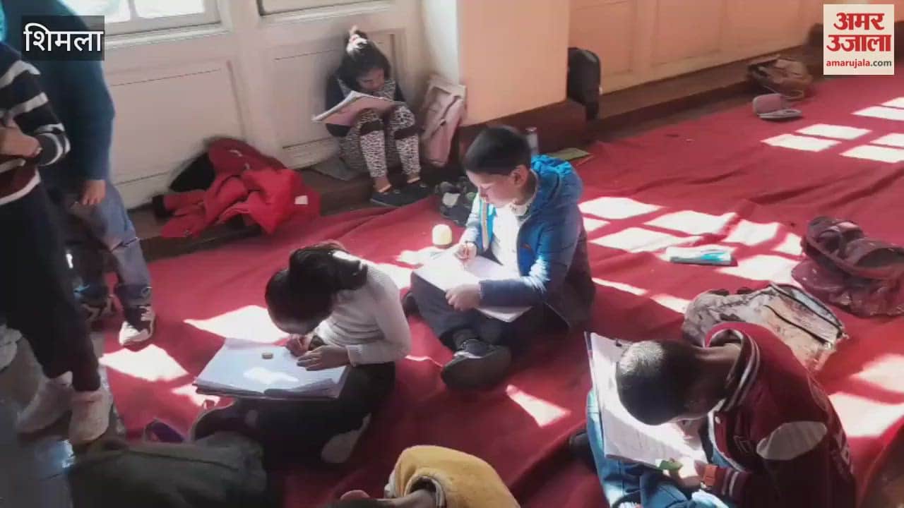 Shimla Children in theater hobby classes told about stage blocking