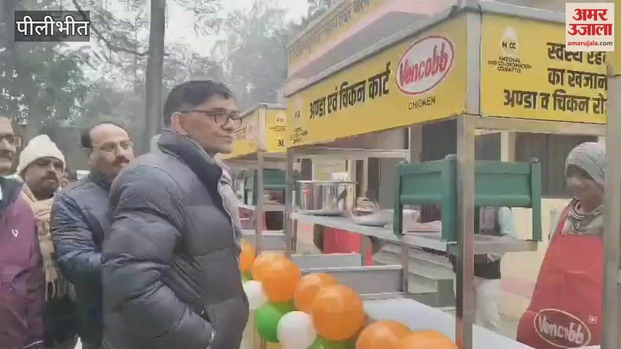 15 beneficiaries received egg and chicken carts in Pilibhit