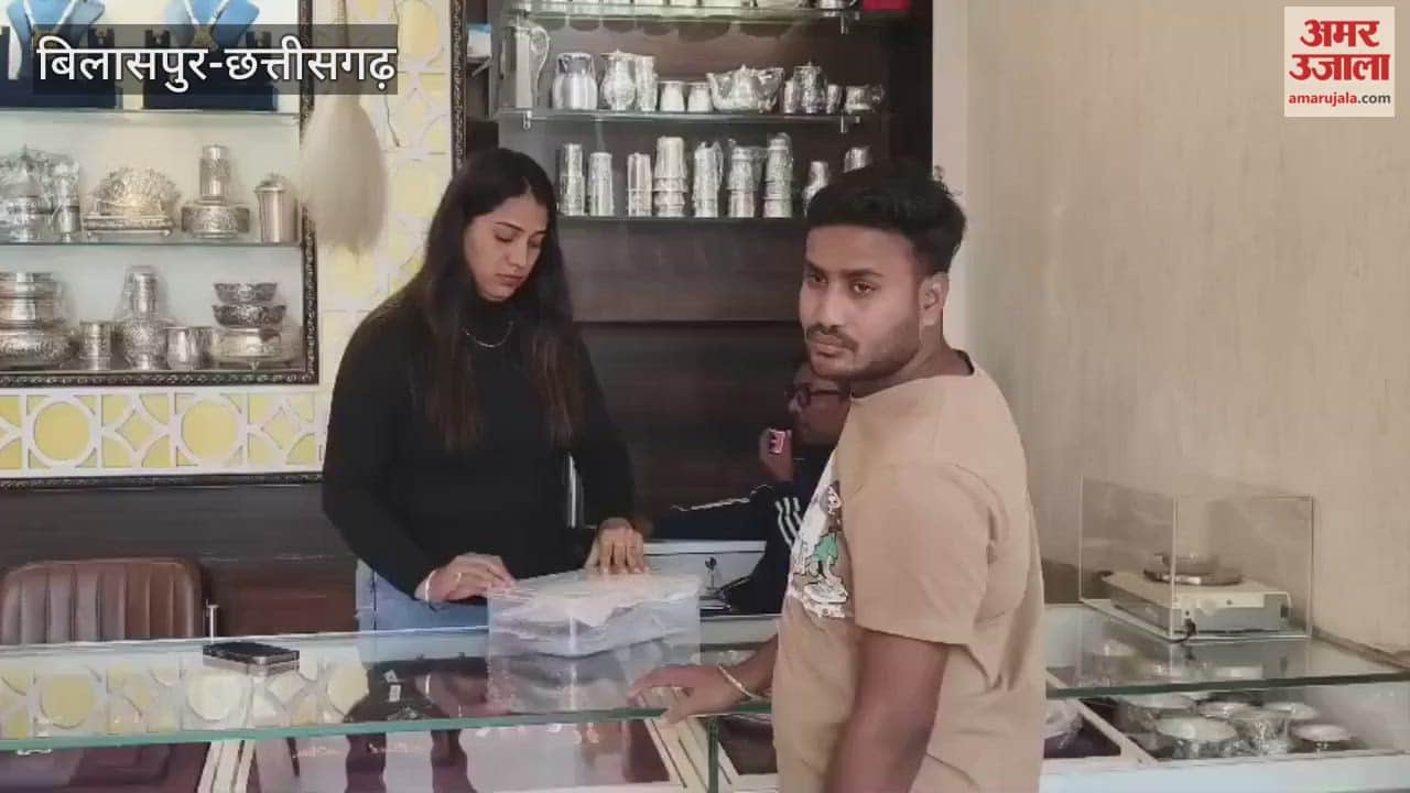 wearing burqas and face veils has been banned in jewelry shops the Jewelers Association has taken this decision in Chhattisgarh