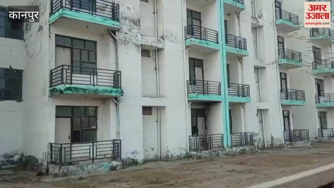 Flats in Jawaharpuram Yojana Sector 13 have become dilapidated even before being occupied