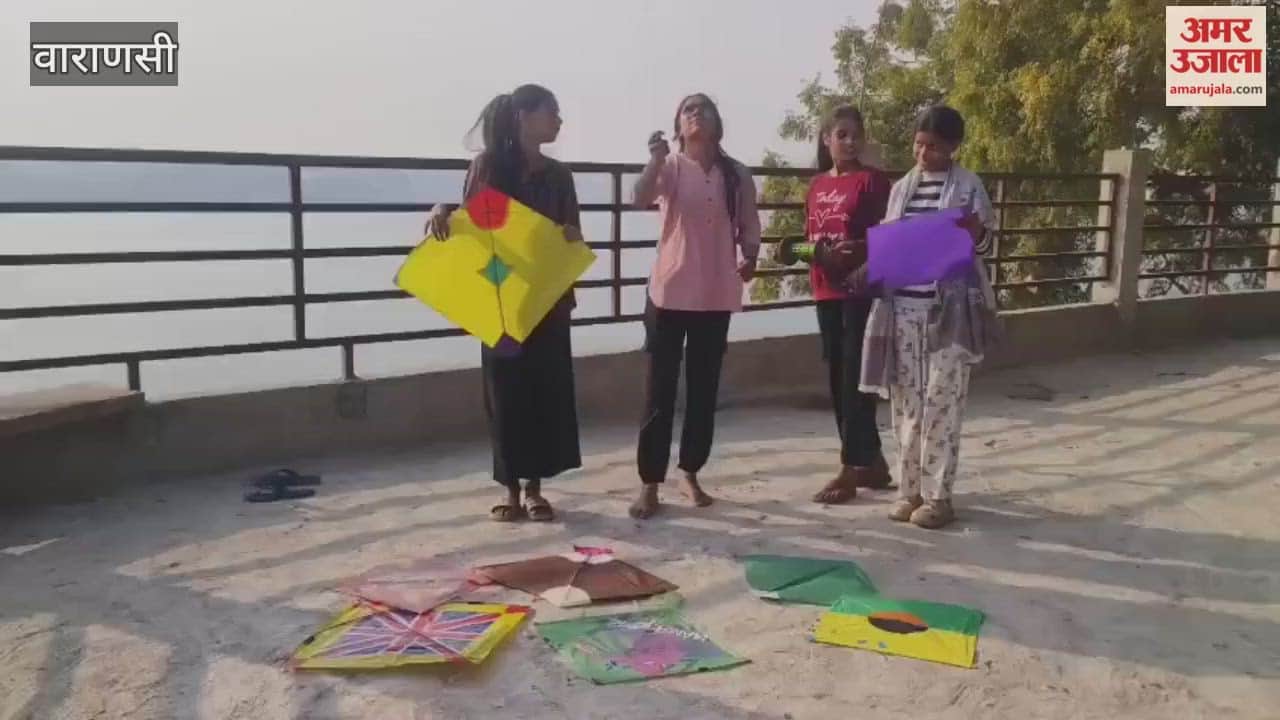 Makar Sankranti girls also flew kites in varanasi